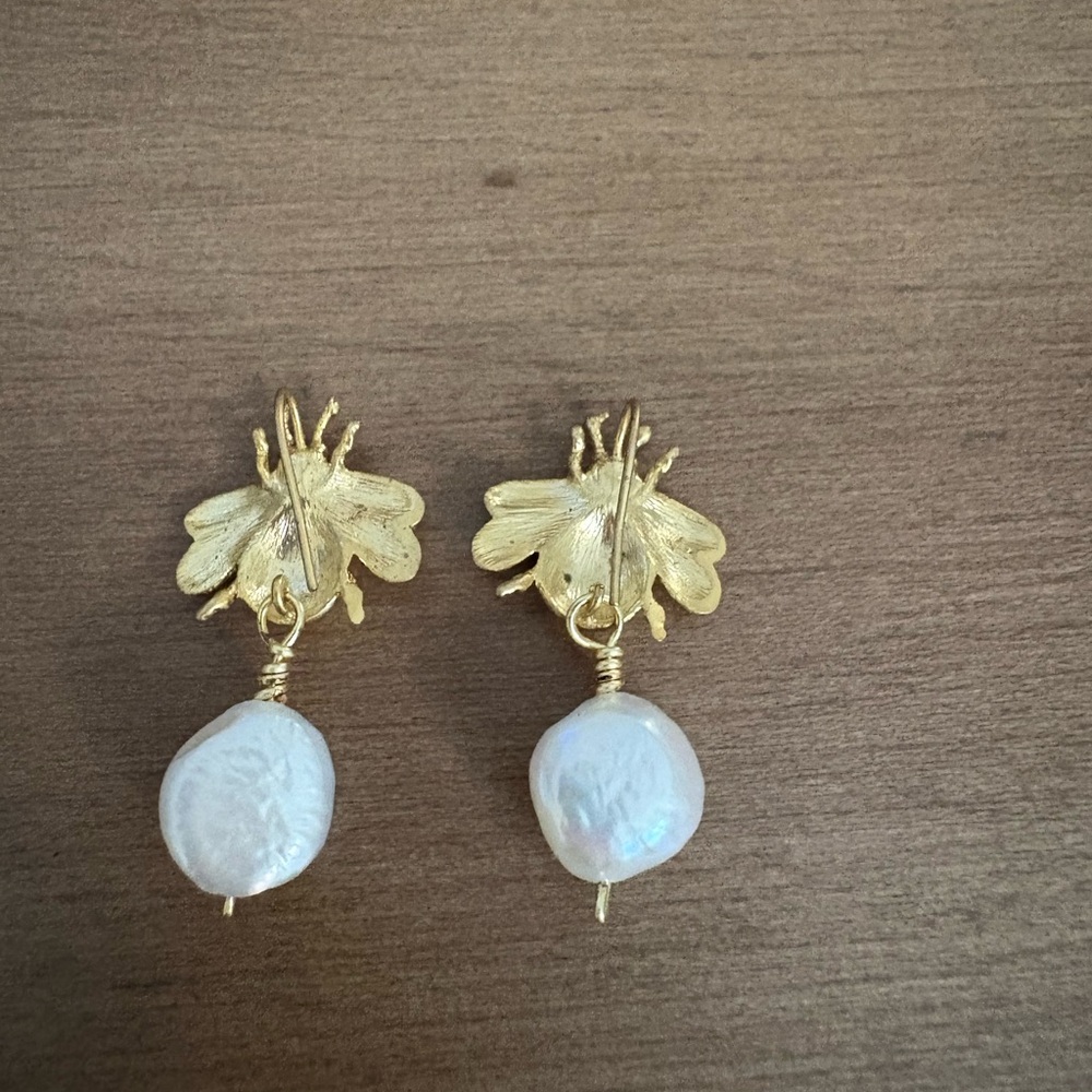 Elegant Gold and White Pearl Earrings